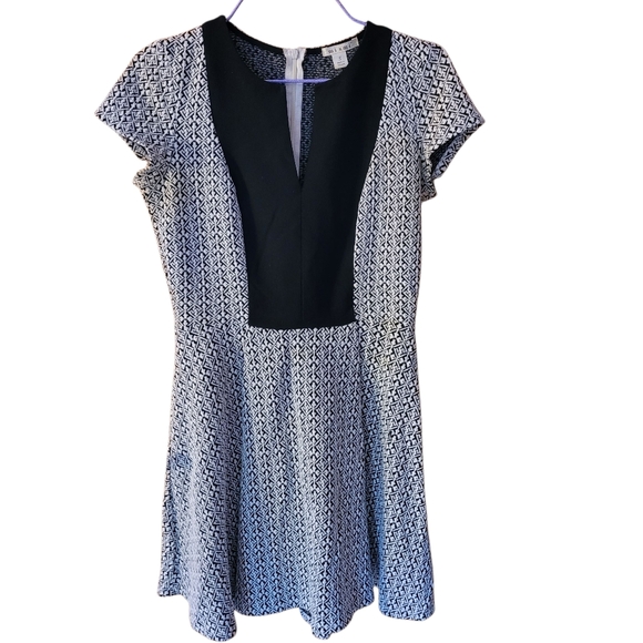 EUC Miami Size Small Black and Gray Women's Dress V Neck Cap Sleeve Zip Back - Picture 2 of 10